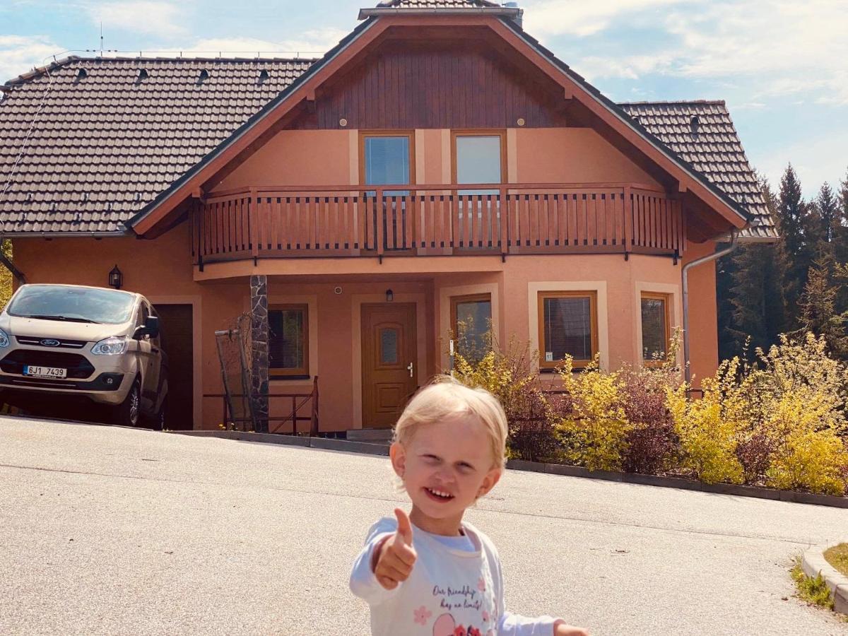 Villa Slupecna リプノ・ナト・ヴルタヴォウ エクステリア 写真